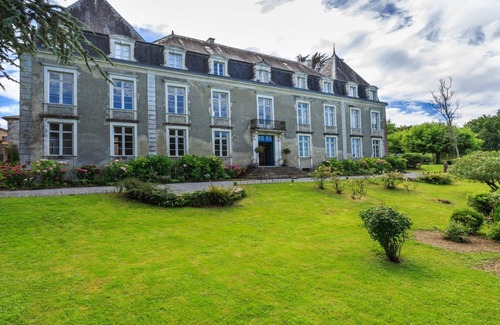 Hastingues Apartment | Bordeaux Suite at the Château d'Estrac