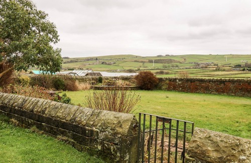 Cartworth Cottage | BOSHAW COTTAGE, pet friendly, with open fire in Hade Edge, Yorkshire