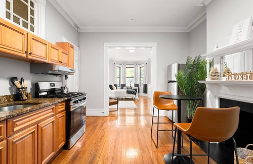 Dudley Square Apartment | Boston Modern Escape I Minutes to Downtown & South End