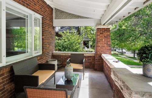 Congress Park House | Botanic Garden Retreat Private Main Floor-AC-Wifi-Free Parking