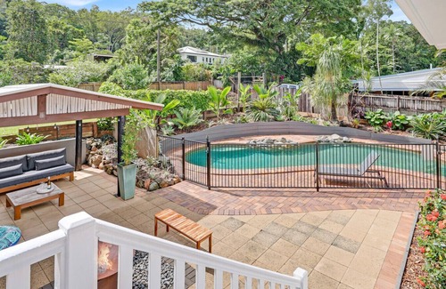 Edge Hill House | Botanica View – Spacious Edge Hill Home with Pool and Views