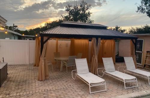 Casselberry Apartment | Botanical Tranquility