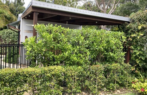 Moffat Beach Apartment | Boudoir on Bryce St - (Pet Friendly to ONE, SMALL non hair shedding dog 4.5kg)