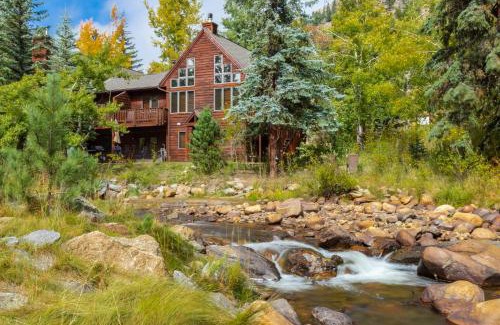 Estes Park Hotel | Boulder Brook on Fall River