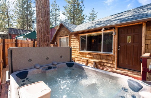 Boulder Bay Cabin | Boulder Pines - AC, Walk to Lake, Hot Tub, Smart TV