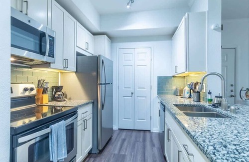 Valley Ranch Apartment | Boulevard Stays 1BR King Suite Pool, Gym & Parking 03