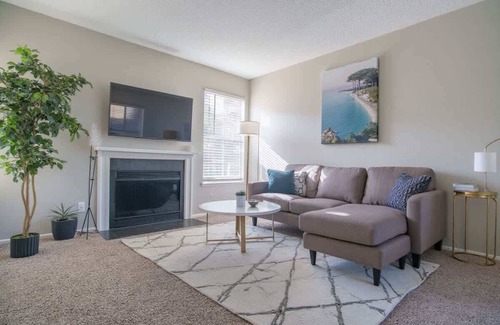 Far North Dallas Apartment | Boulevard Stays Tranquil 1BR King Suite Pool, Gym, Parking 04