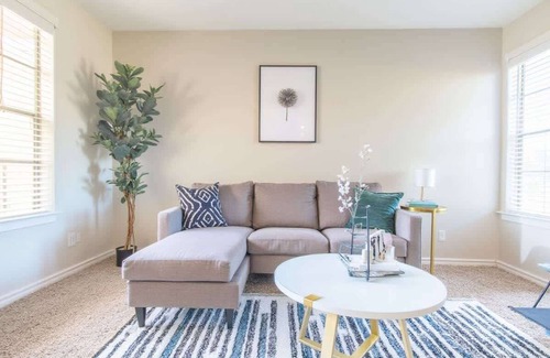 Far North Dallas Apartment | Boulevard Stays Tranquil 1BR King Suite Pool, Gym, Parking 03