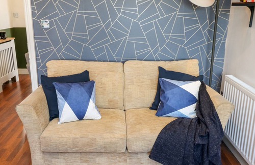 Ainley Top Cottage | BOUNDARY COTTAGE, pet friendly, character holiday cottage in Golcar