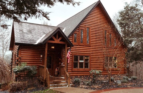 Bagdad Cabin | Bourbon Trail, Ark Encounter, Family Gatherings, WiFi, Cabin, Sleeps 29!