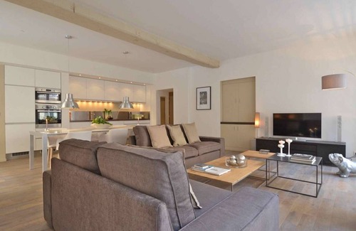 Les Halles Apartment | Bourbons, 3BR/3BA, 6 people