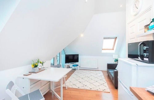 Boscombe Apartment | Bournecoast: Modern clifftop apartment with panoramic sea views by beach -FM6184
