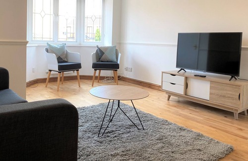 Wellingborough House | Bourton House 3 Bedroom, 4 Person accommodation
