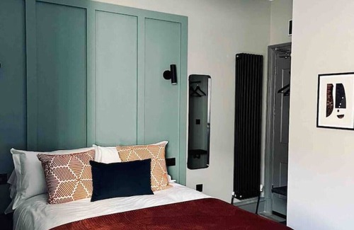 Galashiels Apartment | Boutique double bed studio, en-suite & kitchenette