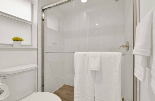 Deerfield Beach Hotel | Boutique Hotel 2 double beds with POOL, LOCATION! 1 block to BEACH/Restaurants