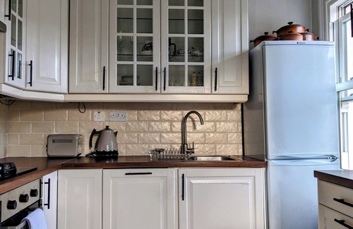 St. Mary's Park House | Boutique Victorian Flat | Battersea Park | 2 Bedroom