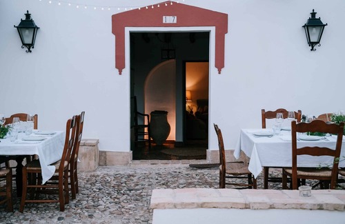 Montilla Cottage | Boutique winery with private pool, BBQ and Wifi Ideal for family relaxation.