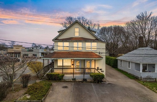 Mystic - New London Apartment | Bowline Landing-#1 · walk Mystic-Train/EV Lvl-2 · aquarium