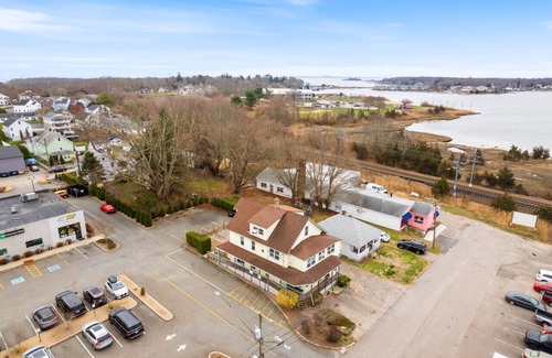 Mystic - New London Apartment | Bowline Landing-#1 · walk Mystic-Train/EV Lvl-2 · aquarium