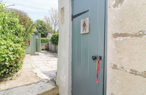 Isle of Portland Cottage | BOWMAN'S COTTAGE, romantic, with a garden in Wakeham, Portland