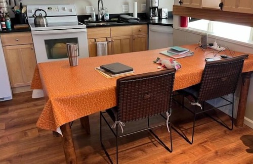 Bozeman House | Bozeman Adventure Hub-1 Bedroom w/Garage