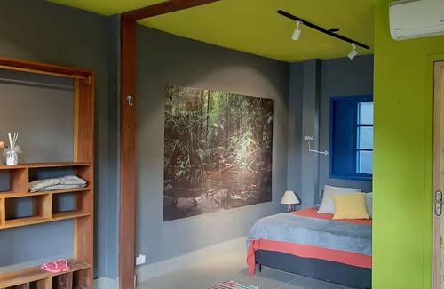 Maresias Ski Chalet | Very cozy romantic townhouse with air conditioning - 5 minutes from the beach!