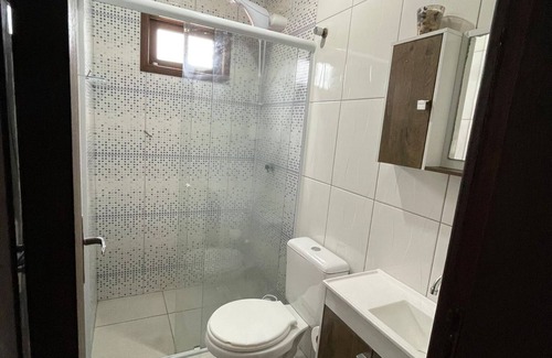 Rio Vermelho Norte Ski Chalet | Woody House Chalé - O Refúgio Para sua Família na Praia em Florianópolis