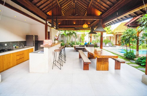 Berawa Villa | BR6003 - 9 Bedroom walk to Beach Canggu/Berawa