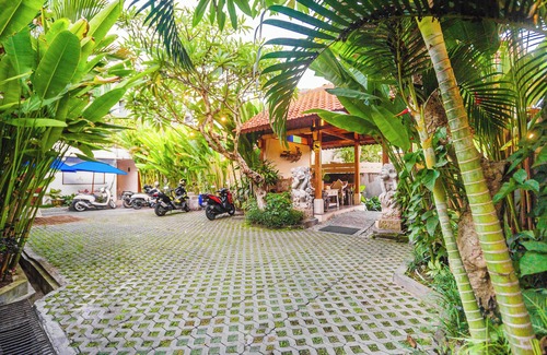 Berawa Villa | BR6003 - 9 Bedroom walk to Beach Canggu/Berawa