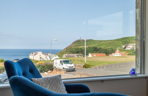 Port Erin Apartment | Bradda View Apartment is a stylish apartment, with views out to Port Erin Bay