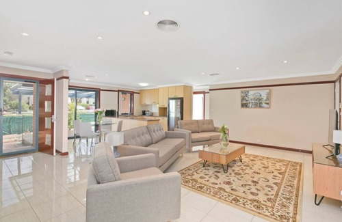 Braddon House | BRADDON CENTRAL CONVENIENCE