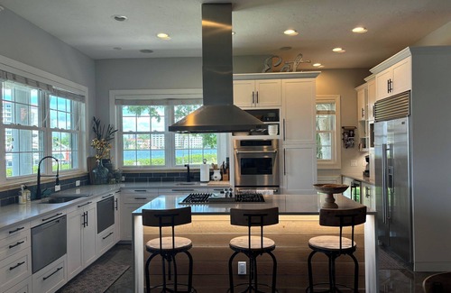 Bradenton House | Bradenton luxury waterfront 3-bedroom 3-bath home minutes from beaches.