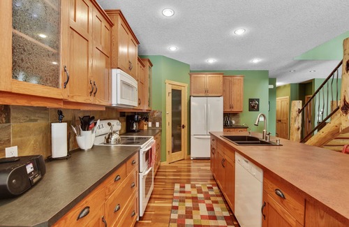 Bragg Creek House | Bragg Creek historic Cosy Cabin established in 1946