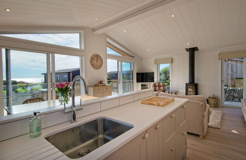 Castle Douglas Cottage | Bramble Lodge - a lodge that sleeps 6 guests in 3 bedrooms