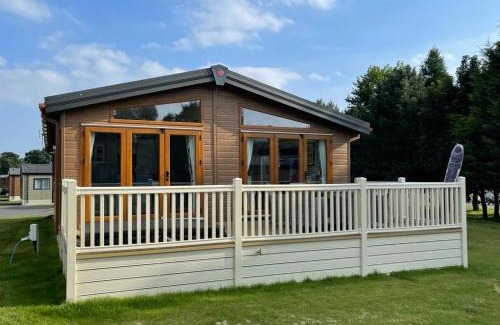 Allerthorpe House | Bramble Lodge with Hot Tub