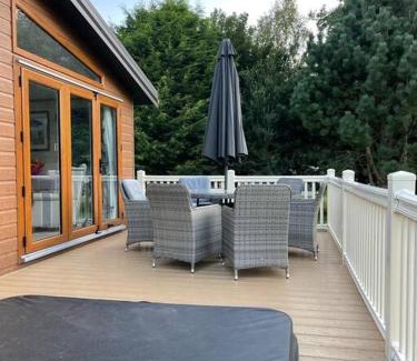 Allerthorpe House | Bramble Lodge with Hot Tub