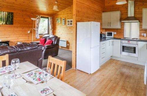 Diss House | BRAMBLES, pet friendly, character holiday cottage in Garboldisham