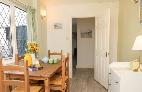 Whimple Cottage | BRAMLEY COTTAGE, pet friendly, character holiday cottage in Whimple
