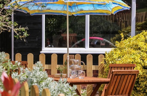 Whimple Cottage | BRAMLEY COTTAGE, pet friendly, character holiday cottage in Whimple