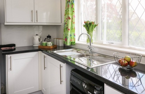 Whimple Cottage | BRAMLEY COTTAGE, pet friendly, character holiday cottage in Whimple