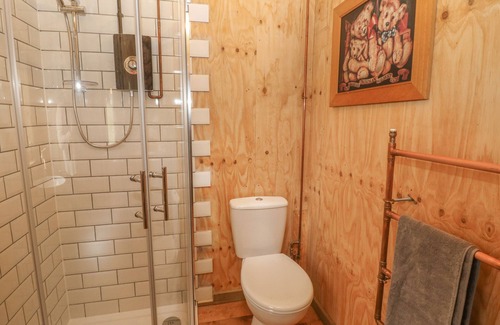 North Wheatley Cottage | BRAMLEY ORCHARD GLAMPING, pet friendly, with open fire in Clarborough