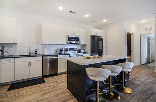 Pecan Springs Springdale Condo | Brand new 2/2 10 minutes to downtown