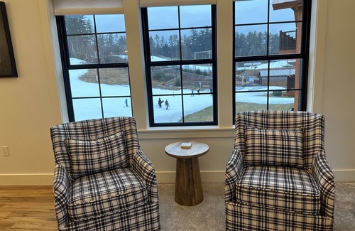 North Conway Condo | Brand New 2-Story Loft Residence Above Cranmore Mountain Lodge