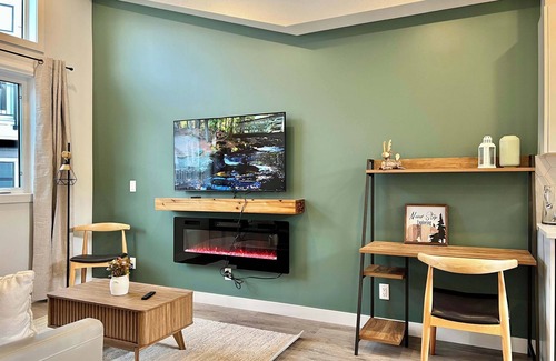 Harvie Heights House | Brand New 3 BD Townhome - Amazing Mountain Views