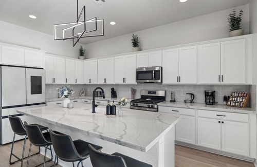 South Mountain House | Brand New 3BR Oasis - Pool, Gym, Jacuzzi + Scenic Views & Remote Work Ready