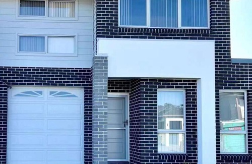 Leppington House | Brand new 5 BDRS 3 BATHS house with Netflix3 mins to Coles