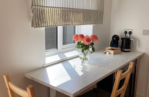 Friern Barnet House | Brand new and cosy 2bedroom house in fabulous London with WiFi