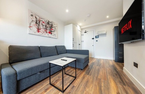 Harlesden Apartment | Brand New Apt Sleeps 5 - Zone 2