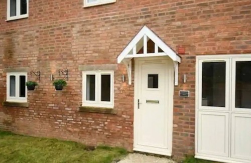 King's Bromley House | Brand New Barn conversion - With Hot Tub