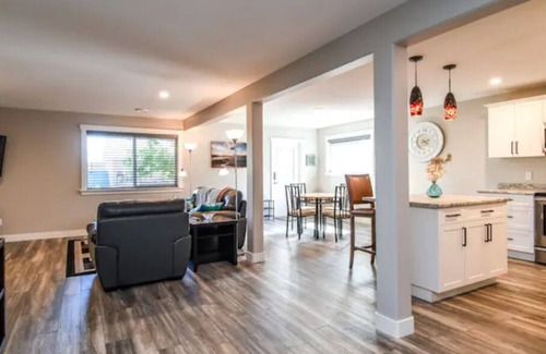 Campbell River House | Brand New Beautiful Fully Furnished 3 Bedroom Basement Suite